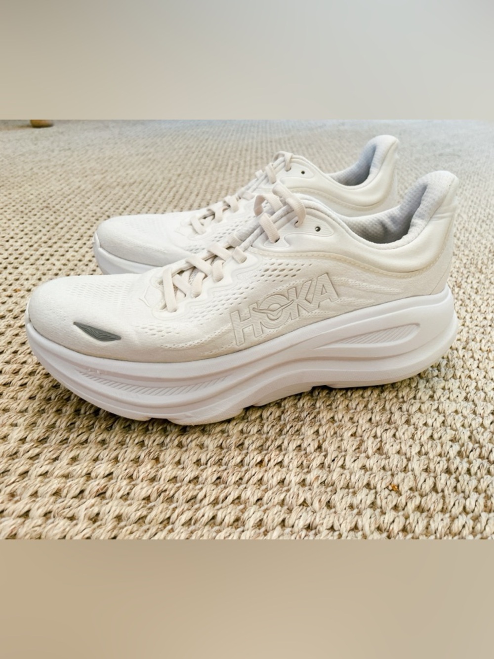 HOKA® Bondi 9 Sneakers in white / white - WORN ONCE - Womens size 9 - Picture 5 of 8